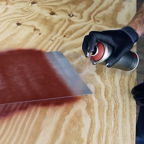 Applying Montana Metal Primer Spray 400ml